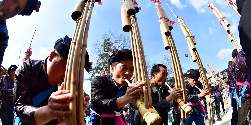 Дух общего праздника в Жуншуй-Мяоском автономном уезде