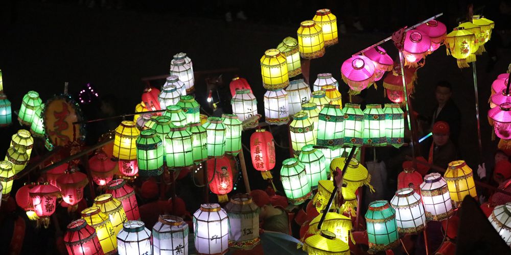 Фестиваль огней в уезде Хэнъян