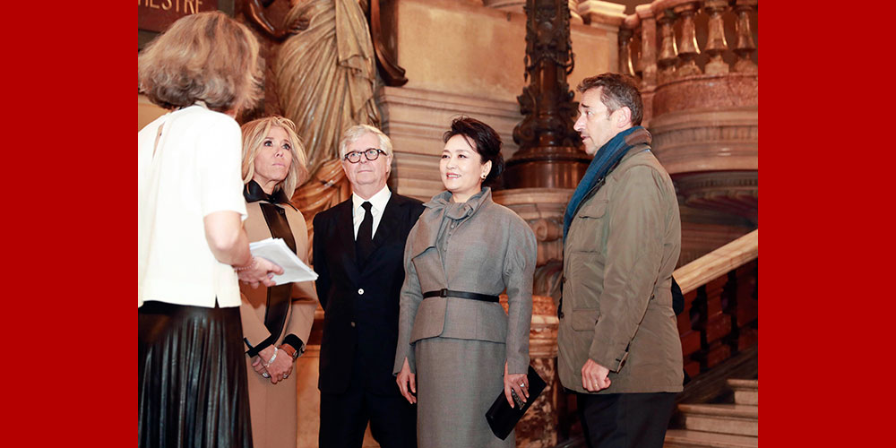 Пэн Лиюань посетила парижский оперный театр "Гранд-опера"