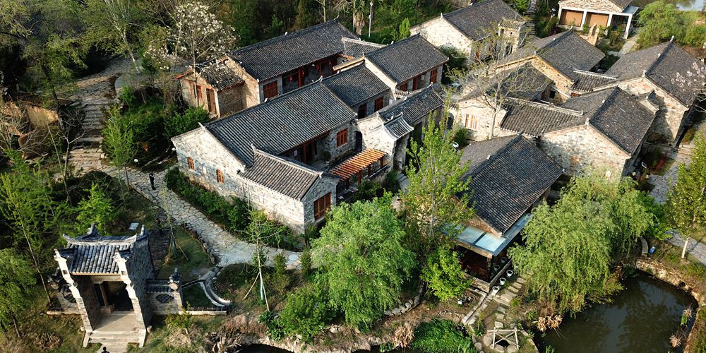 Возрождение старинных домов и развитие сельского туризма обеспечивают благосостояние жителей деревни Цзиньлин в Хубэе