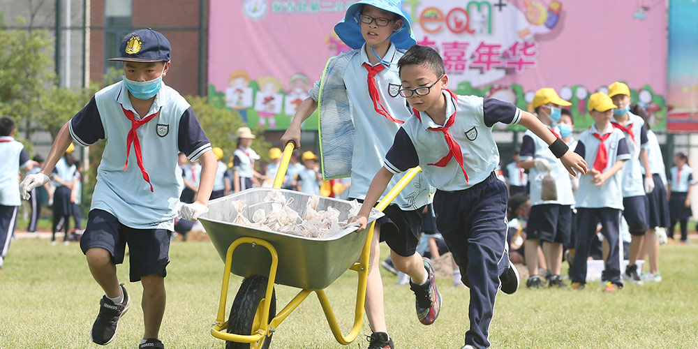 В китайских школах прошли мероприятия в связи с наступлением Международного дня защиты детей