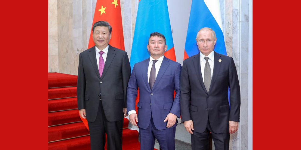 Си Цзиньпин принял участие в 5-й встрече руководителей Китая, России и Монголии