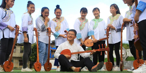 Уроки национальной культуры открыты в ряде школ уезда Жунцзян пров. Гуйчжоу