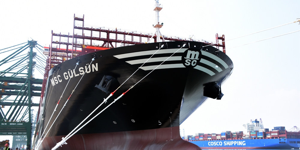 Самый большой в мире контейнеровоз отправился из Тяньцзиня в Европу