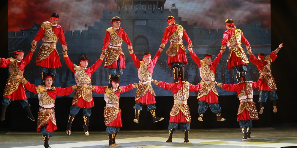 Китайские артисты представили в Витебске цирковое шоу "Радуга на Шелковом пути"