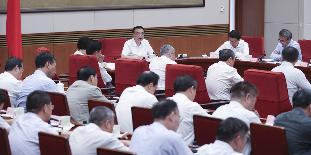 Ли Кэцян выступил на симпозиуме экспертов и предпринимателей по вопросам экономики
