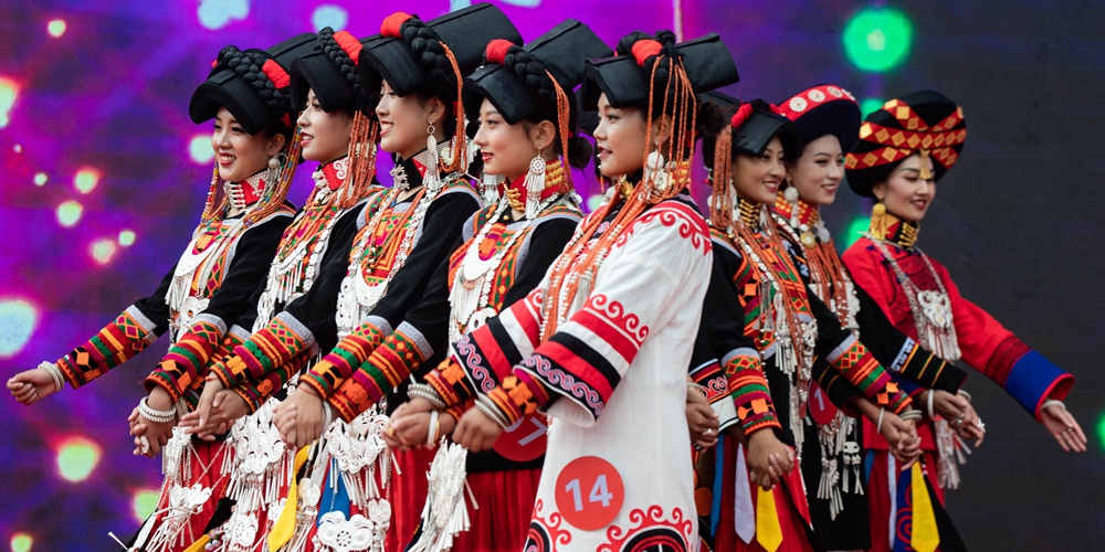 Традиционный конкурс красоты народности и в провинции Сычуань