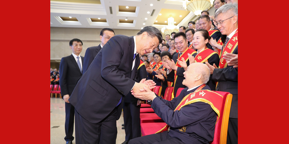 Си Цзиньпин призывает к новым достижениям в делах ветеранов