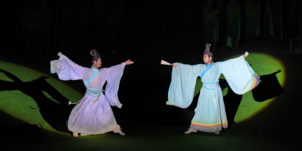 Спектакль "Impression Dahongpao" стал "визитной карточкой" туризма в горах Уишань