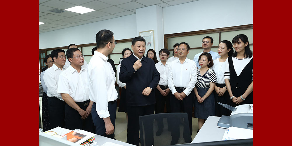 Си Цзиньпин посетил издательский дом "Дучжэ" в Ганьсу