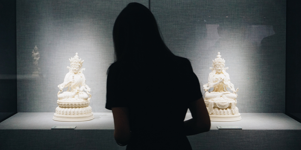 Выставка фарфоровых шедевров из Дэхуа открылась в Пекине
