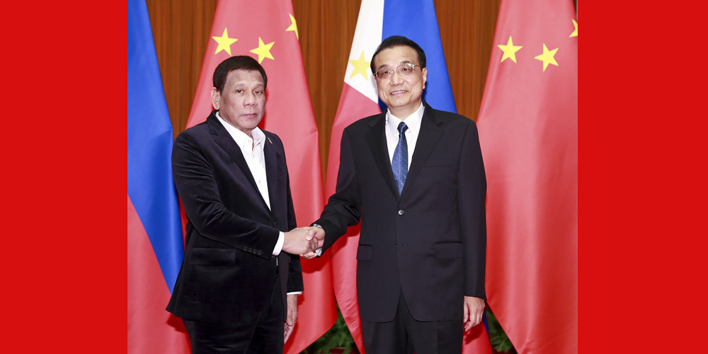 Ли Кэцян встретился с президентом Филиппин Р. Дутерте