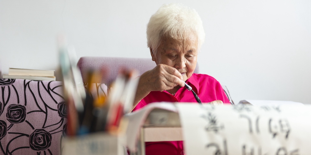 "Легендарная бабушка" Цзян Шумэй: от неграмотной женщины до писательницы