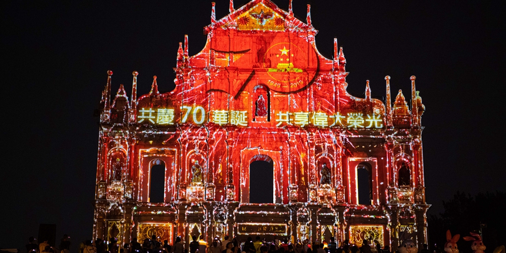 Большое световое шоу в Аомэне в честь 70-летия образования КНР