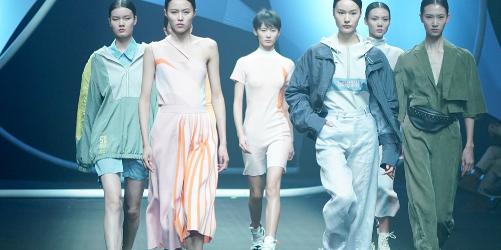 Презентация модной одежды, созданной участниками Конкурса дизайна и инноваций "Будущая звезда Китая"