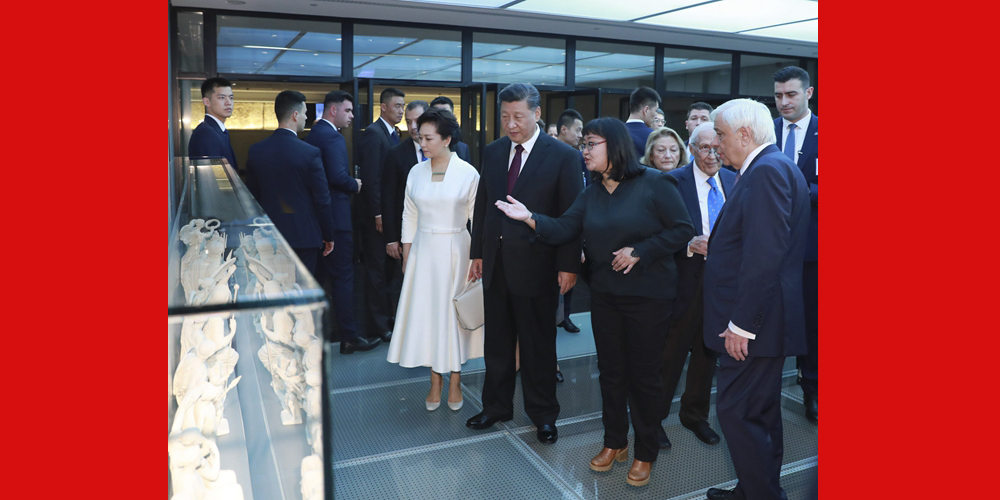 Си Цзиньпин и президент Греции П. Павлопулос посетили Новый музей Акрополя