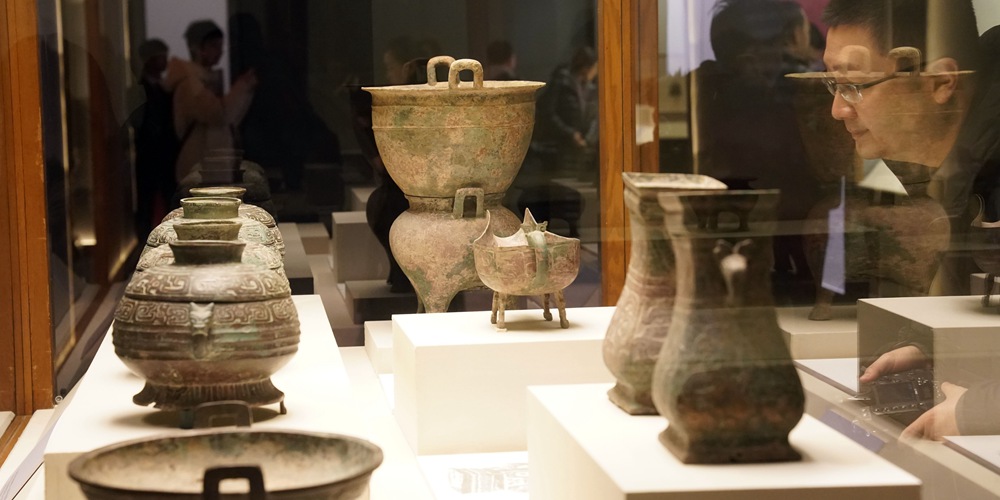 В Пекине открылась выставка древних реликвий из раскопок археологического памятника Люцзява в Шэнси