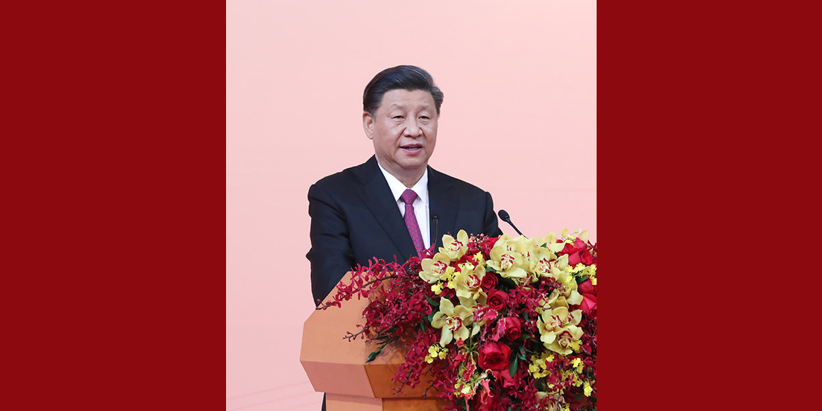 Председатель Си Цзиньпин в Аомэне посетил праздничный концерт, посвященный празднованию годовщины возвращения этого района в лоно Родины