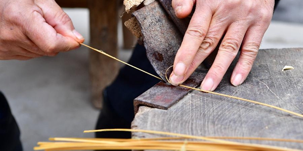 Мастер плетения из бамбука хранит традиции старинного ремесла