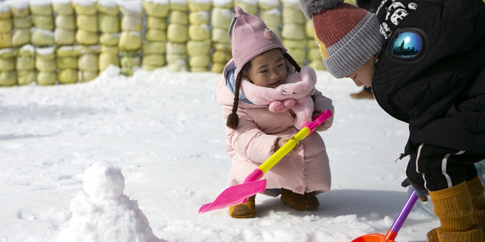 Фестиваль льда и снега привел детей в восторг