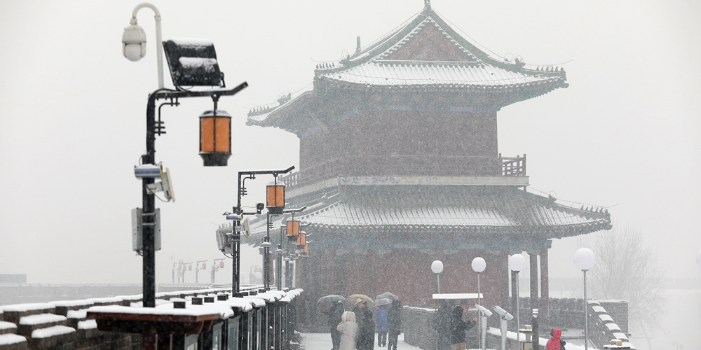 Снег в древнем городе Чжэндин