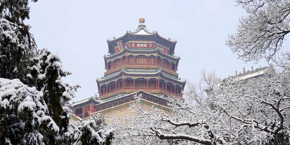 Парк Ихэюань в Пекине после снегопада