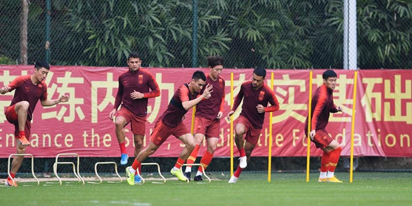 Тренировка сборной Китая по футболу под руководством нового главного тренера Ли Те