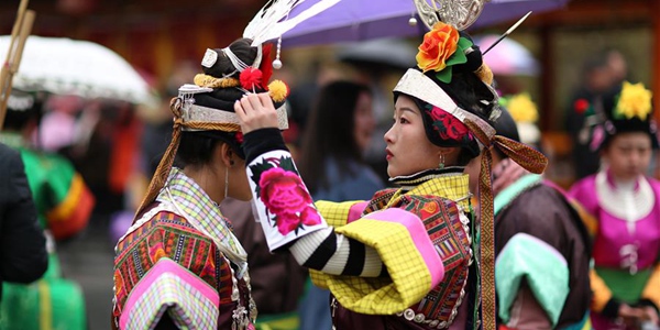 Празднование Нового года народностью мяо в деревне Фаньян