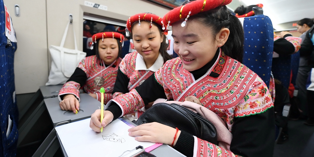 Школьники в период "Чуньюнь"