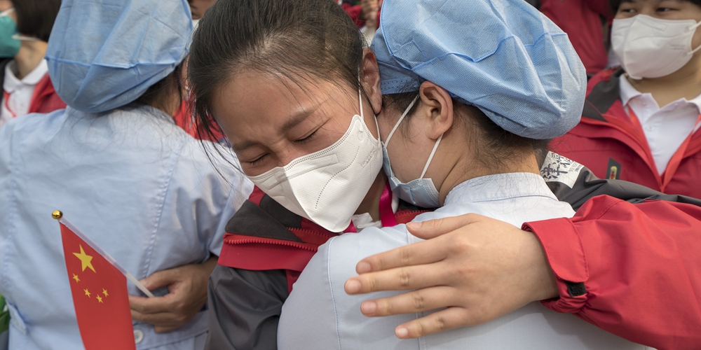 Медперсонал, направленный ранее в Хубэй для борьбы с COVID-19, начал покидать провинцию