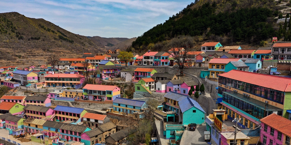 "Цветная деревня" в горах Тайханшань