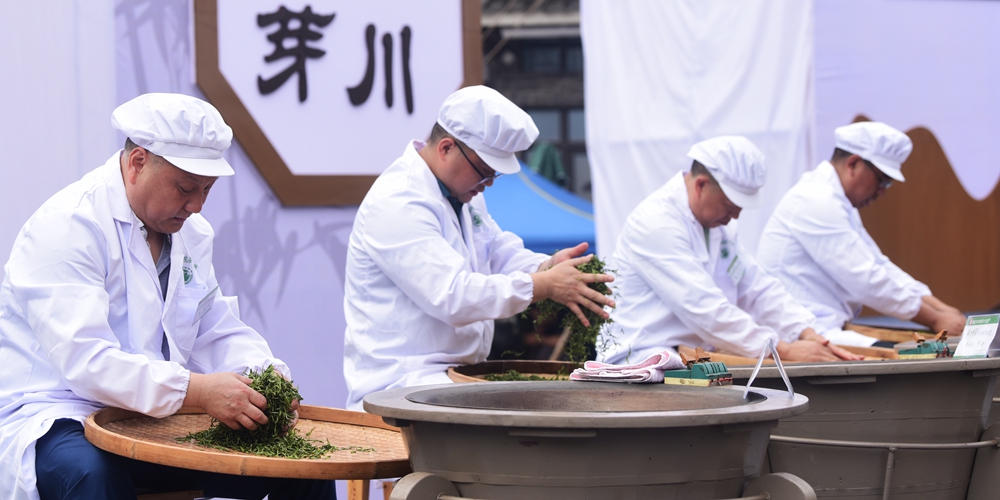 Состязания мастеров чая в Чунцине