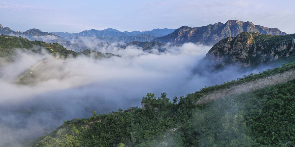 Живописные пейзажи близ участка Великой Китайской стены в пров. Хэбэй