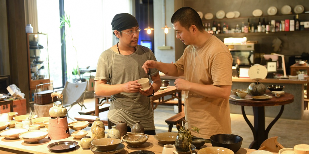 Тепло кофейных зерен и керамики от мастера Юй Юаньфэна