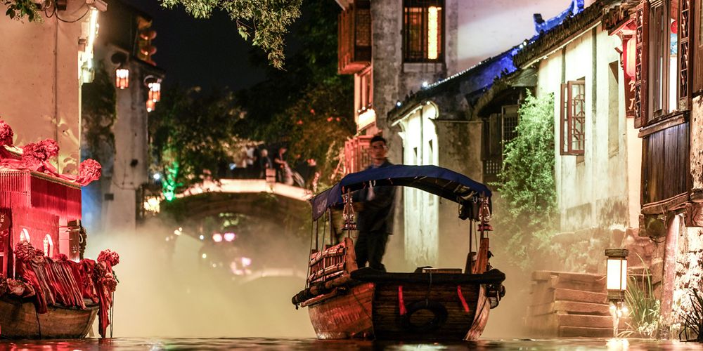Ночные огни городка Чжоучжуан