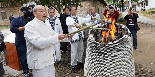 Вновь зажжен огонь в древней цзиндэчжэньской гончарне Хулу