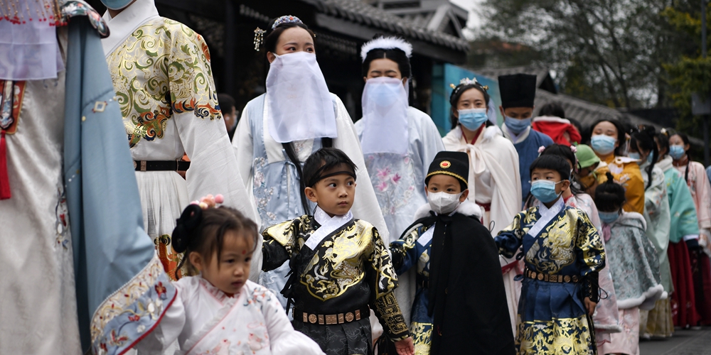В Чэнду открылся фестиваль ханьской одежды