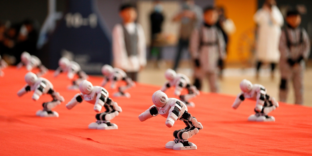 Школьный конкурс роботов в Циндао