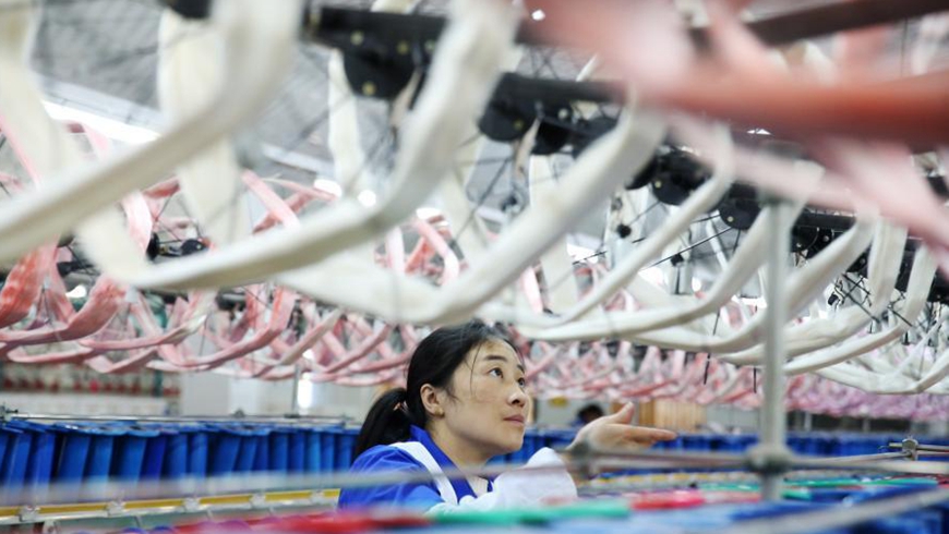 Фабрики в чунцинском районе Цяньцзян торопятся выполнить заказы до конца года