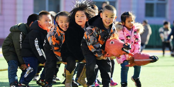 Традиционные забавы малышей в уезде Лаотин