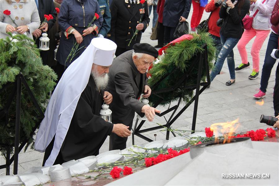 День памяти и скорби во Владивостоке отметили траурным шествием