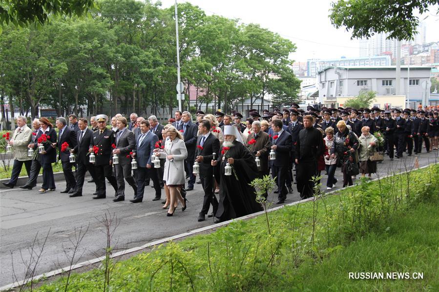 День памяти и скорби во Владивостоке отметили траурным шествием