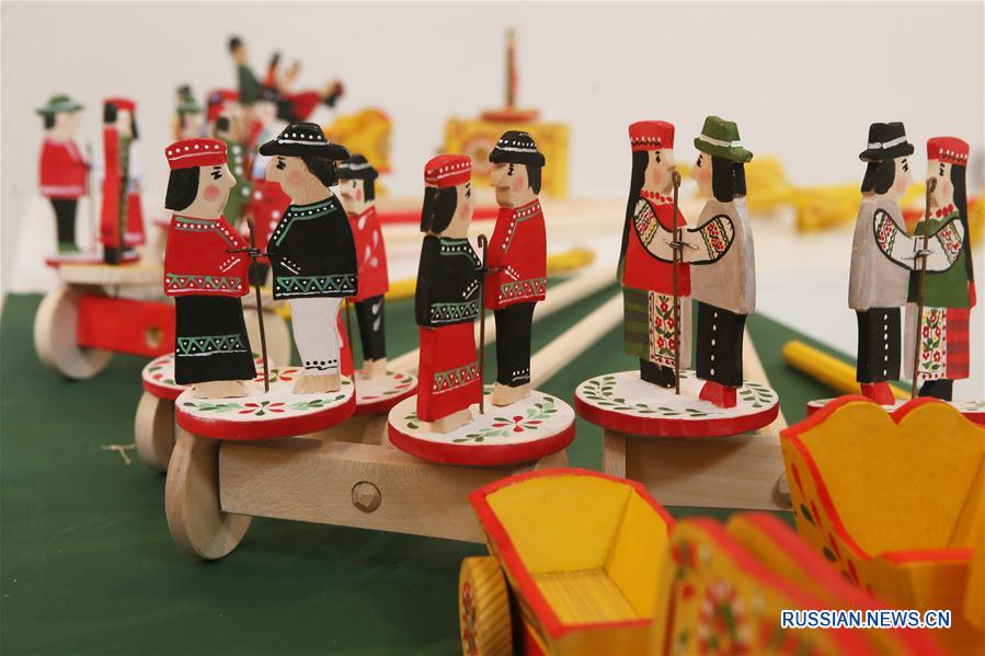 Выставка яворивской деревянной игрушки в Киеве