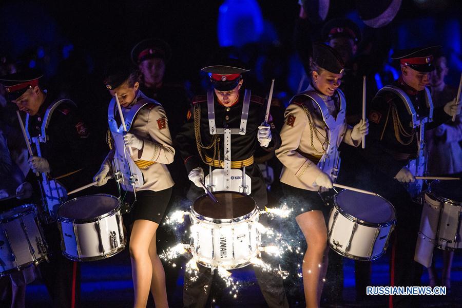 В Москве открылся Международный военно-музыкальный фестиваль "Спасская башня"