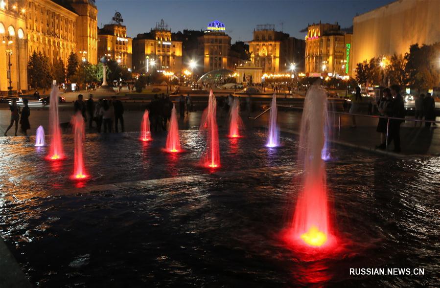 На площади Независимости вновь заработал Каскадный фонтан