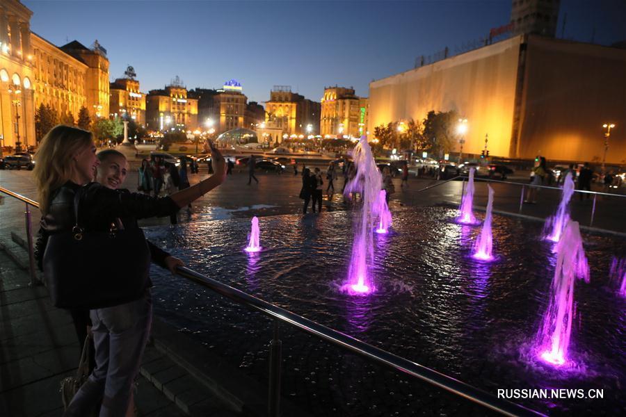 На площади Независимости вновь заработал Каскадный фонтан
