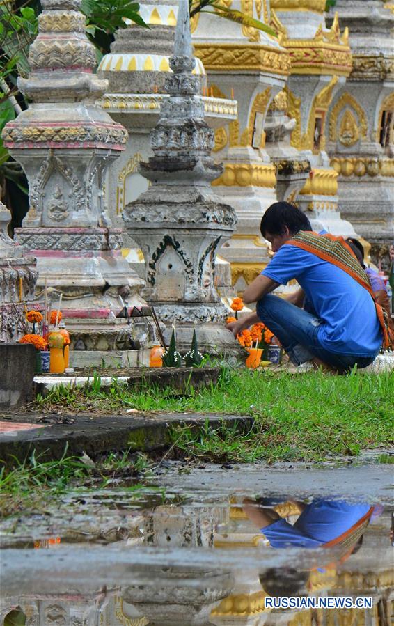 Лаосцы отмечают праздник Ок Пханса