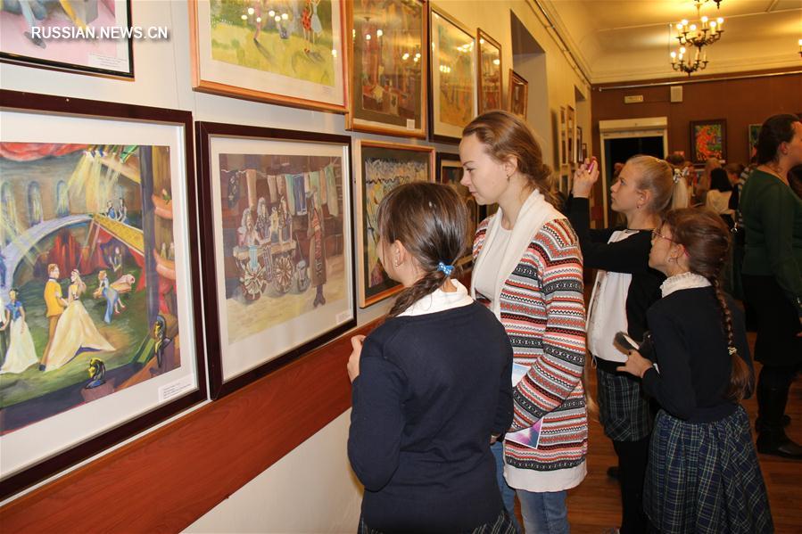 В столице Приморья открылась выставка детских рисунков