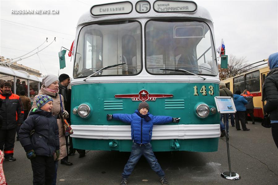 Петербургский троллейбус отметил 80-летний юбилей