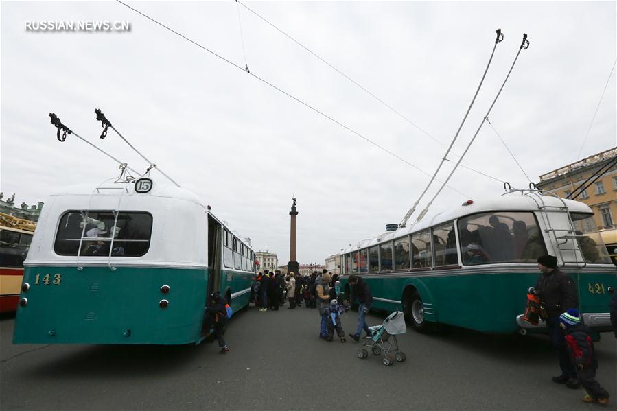 Петербургский троллейбус отметил 80-летний юбилей